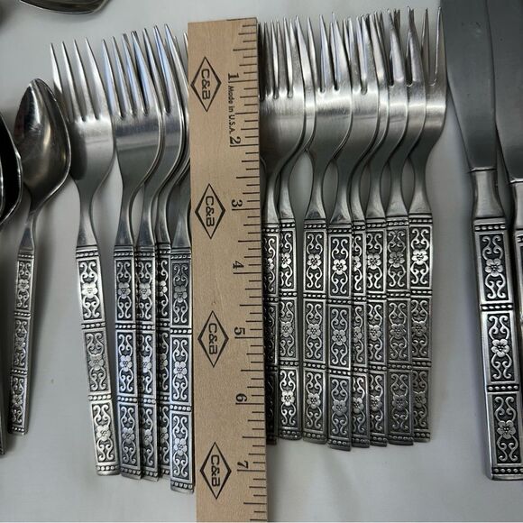 Oneida Isabella stainless silverware set of 41. Knives small large forks spoons - Picture 7 of 10